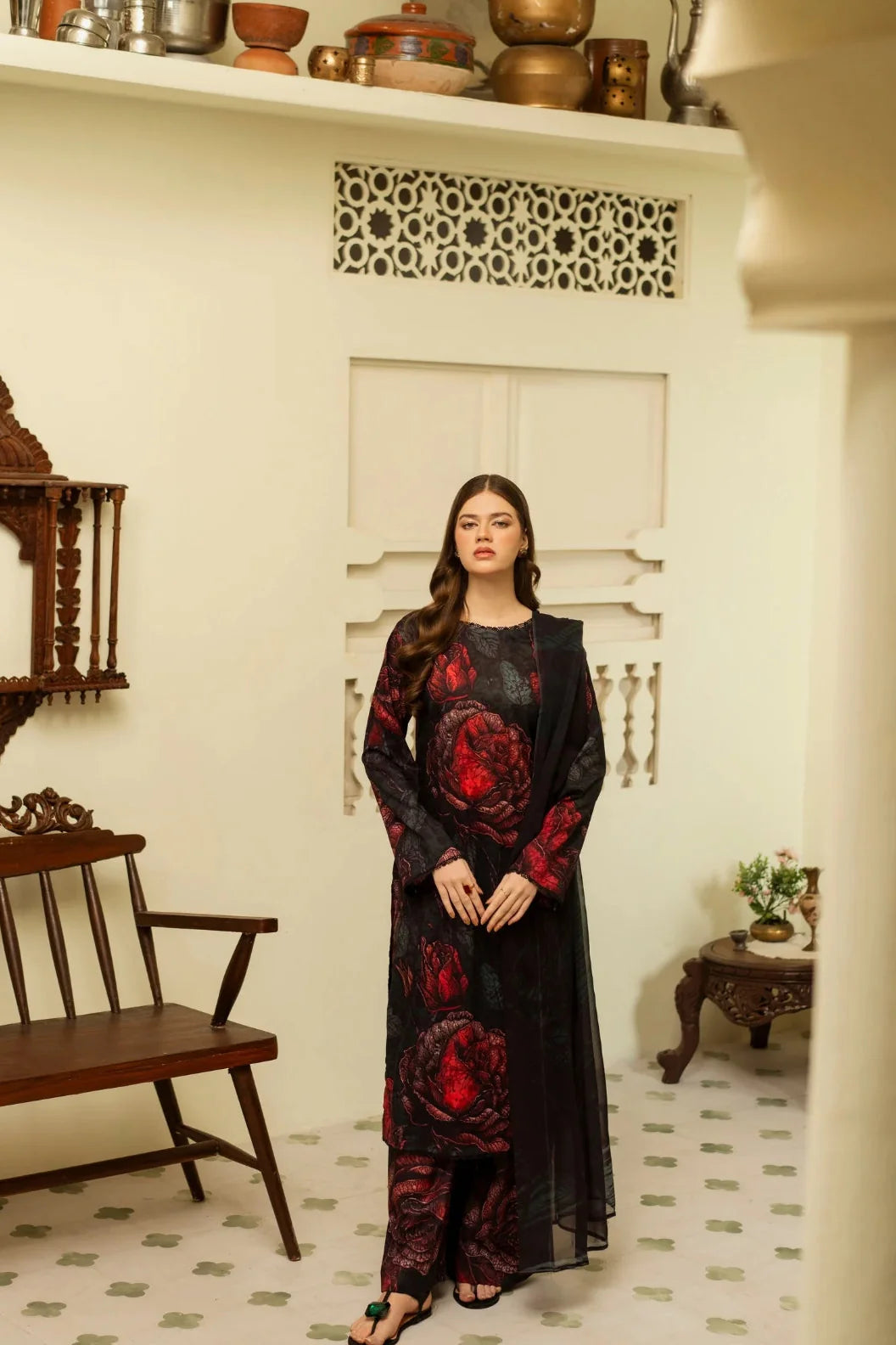 Rosé Noir – Stylish Floral Suit for Evening Glam